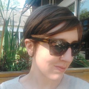 Meet your Posher, Caroline